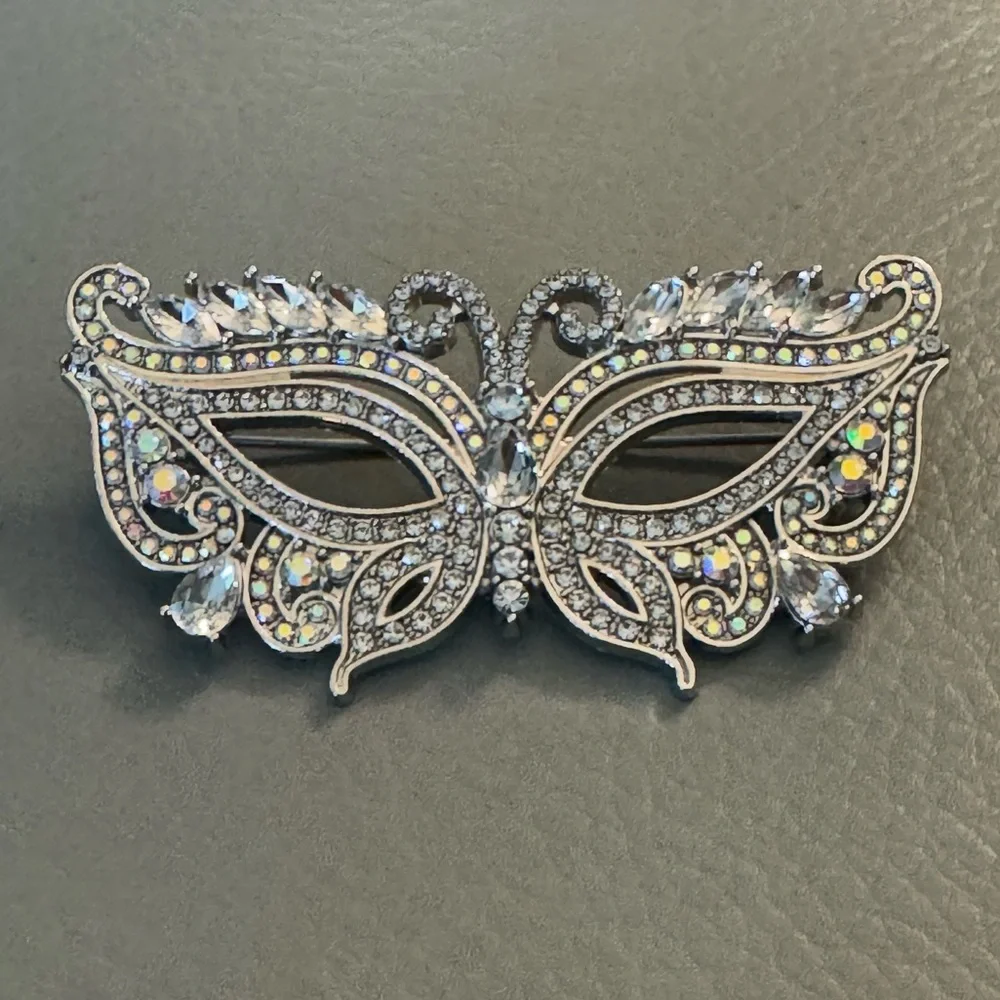 Masquerade Mask Iridescent Rhinestone Brooch, Lapel pin - Picture 3 of 4